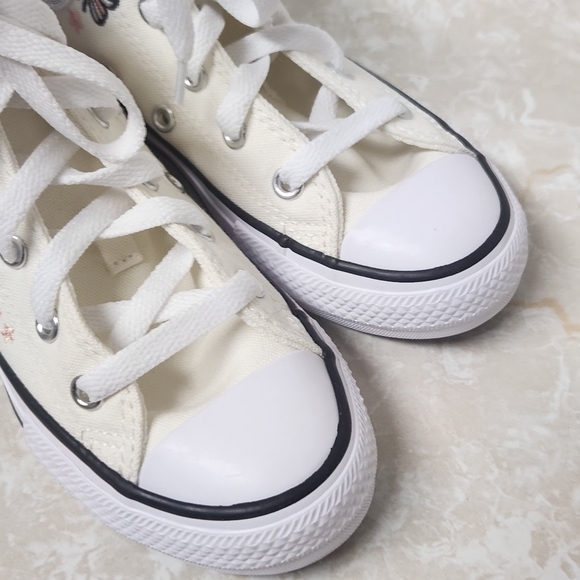 Converse Chuck Taylor All Star Hi Top Cream Color w/Butterflies Youth Kids Sz 12 - Picture 4 of 10